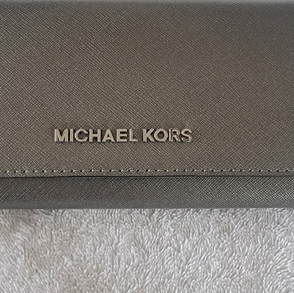MICHAEL KORS GREY/PEWTER WOMEN'S WALLET - Picture 2 of 7